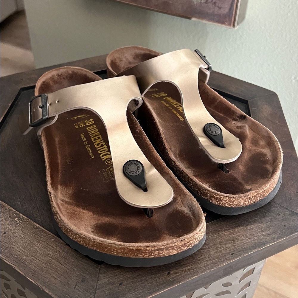 ๐ 1 hour sale. Birkenstock, size 38 EU (7.5 US) Gold Shimmer and Tan sandals - Picture 3 of 9
